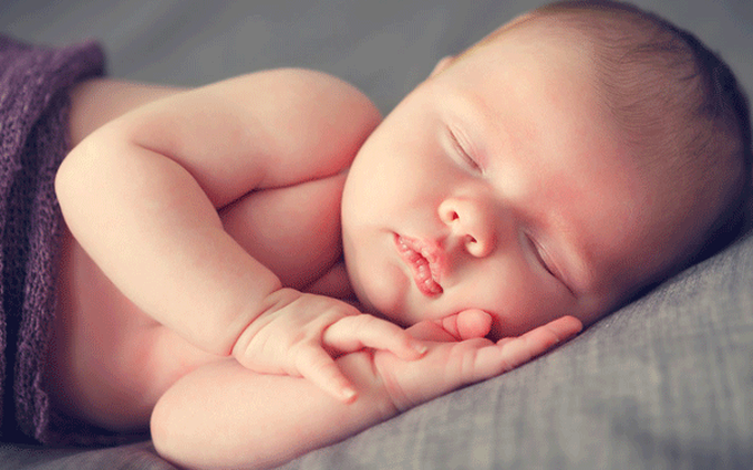 Cách làm giảm triệu chứng và giúp trẻ dễ ngủ khi thở khò khè