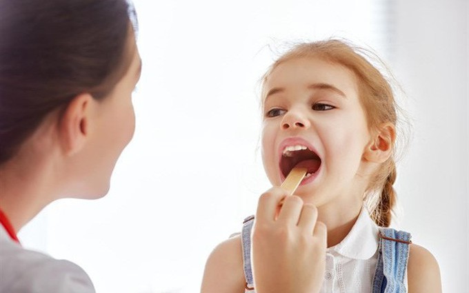 Bệnh viêm họng giả mạc: Nguyên nhân và cách điều trị
