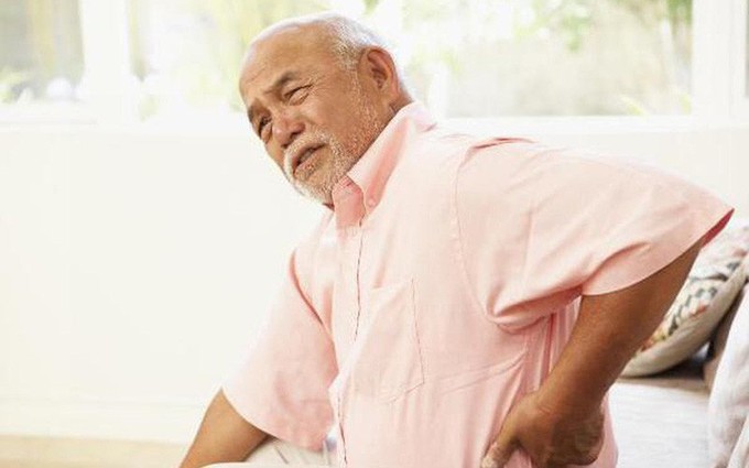 Thoát vị đĩa đệm cột sống ở người cao tuổi: biểu hiện, nguyên nhân và biến chứng thường gặp