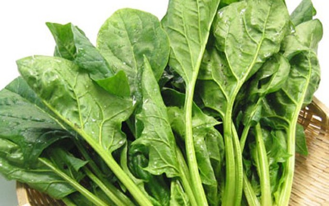 Canh cải bó xôi nấu tôm - món ăn rất tốt cho người bệnh ung thư tuyến giáp
